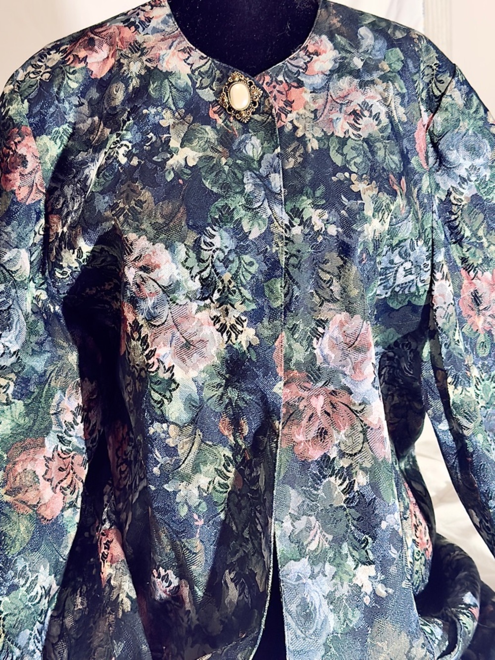 • vintage floral tapestry brocade blazer • - Picture 3 of 5
